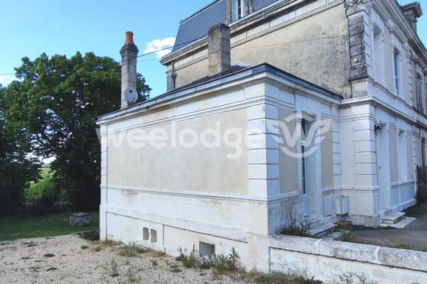 Maison à vendre 6 pièces de 210 m² à Ruelle-sur-Touvre