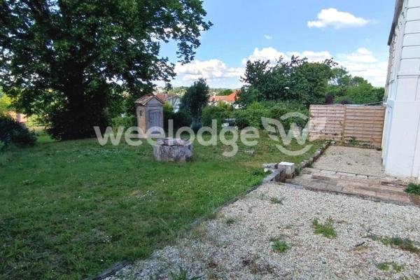 Maison à vendre 6 pièces de 210 m² à Ruelle-sur-Touvre