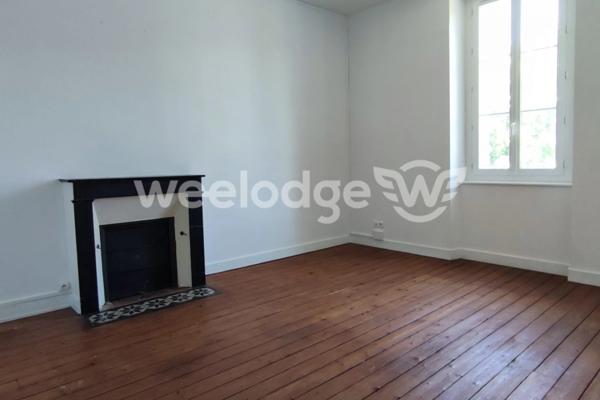 Maison à vendre 6 pièces de 210 m² à Ruelle-sur-Touvre