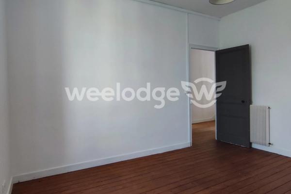 Maison à vendre 6 pièces de 210 m² à Ruelle-sur-Touvre