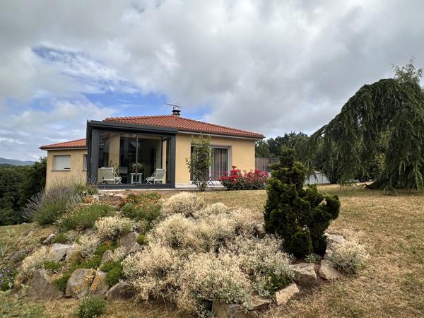 Maison contemporaine 2010 – terrain arboré de 1 512 m² – Royat