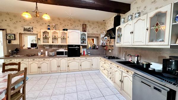 CHARMANTE MAISON EN PIERRES