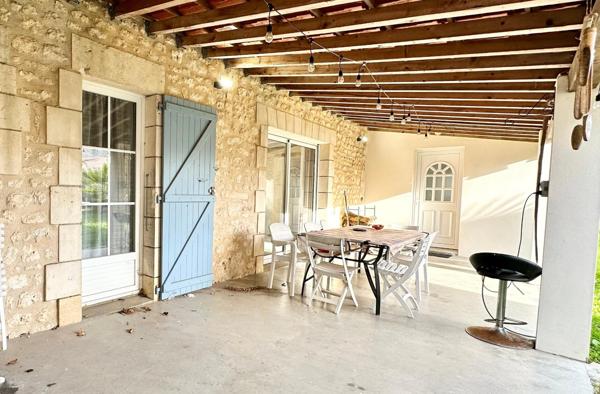 CHARMANTE MAISON EN PIERRES