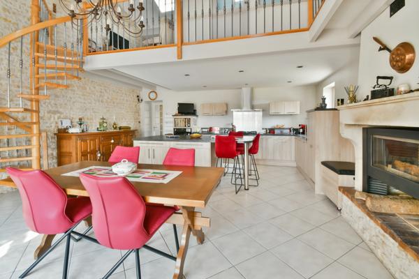 Maison à vendre 3 pièces proche de SAINT JEAN D'ANGELY (17)- Piscine - Garage - Jardin