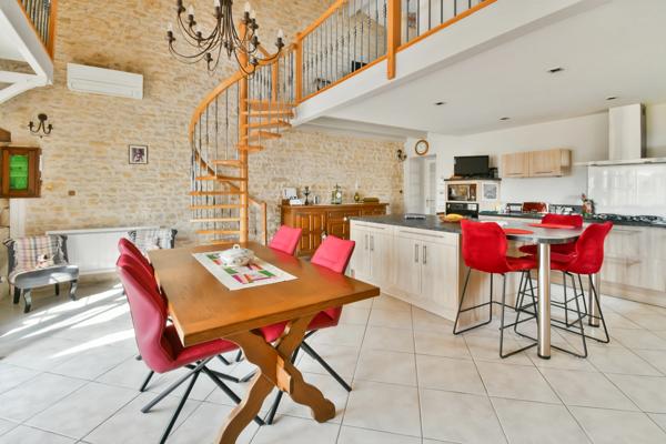 Maison à vendre 3 pièces proche de SAINT JEAN D'ANGELY (17)- Piscine - Garage - Jardin