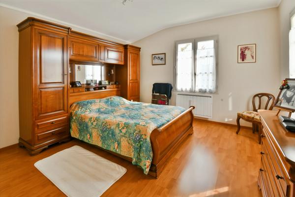 Maison à vendre 3 pièces proche de SAINT JEAN D'ANGELY (17)- Piscine - Garage - Jardin