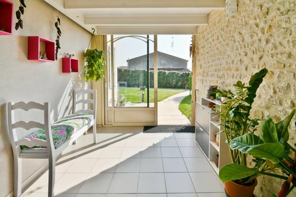 Maison à vendre 3 pièces proche de SAINT JEAN D'ANGELY (17)- Piscine - Garage - Jardin