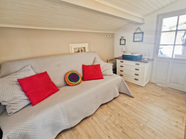 Maison à vendre 3 pièces proche de SAINT JEAN D'ANGELY (17)- Piscine - Garage - Jardin