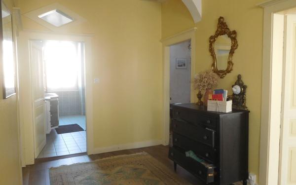 Maison à vendre    7 pièces • 247 m2 Saint-Yrieix-la-Perche