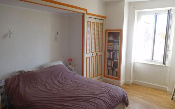 Maison à vendre    7 pièces • 247 m2 Saint-Yrieix-la-Perche