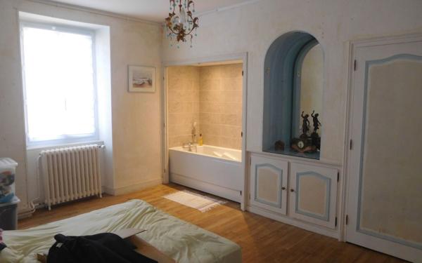 Maison à vendre    7 pièces • 247 m2 Saint-Yrieix-la-Perche