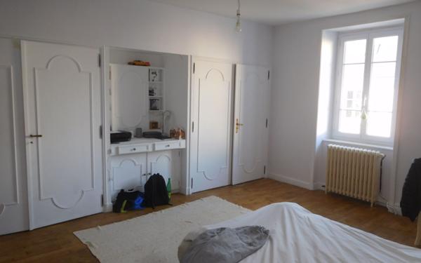 Maison à vendre    7 pièces • 247 m2 Saint-Yrieix-la-Perche