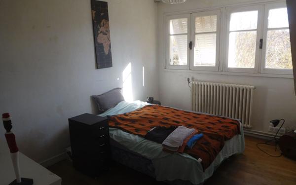 Maison à vendre    7 pièces • 247 m2 Saint-Yrieix-la-Perche