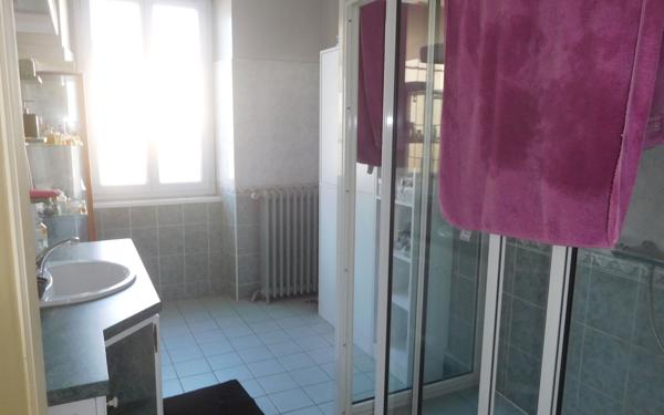 Maison à vendre    7 pièces • 247 m2 Saint-Yrieix-la-Perche