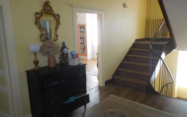 Maison à vendre    7 pièces • 247 m2 Saint-Yrieix-la-Perche