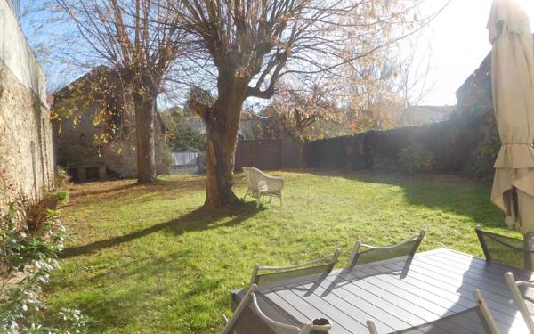 Maison à vendre    7 pièces • 247 m2 Saint-Yrieix-la-Perche