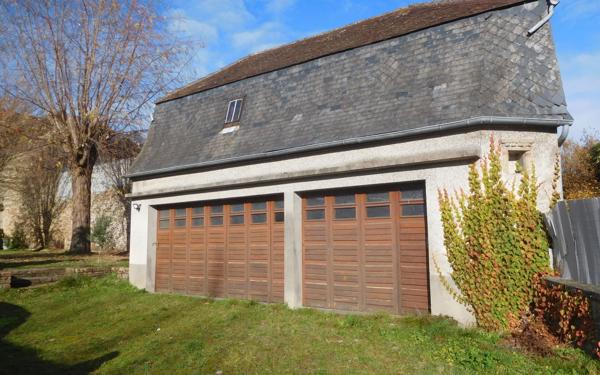 Maison à vendre    7 pièces • 247 m2 Saint-Yrieix-la-Perche