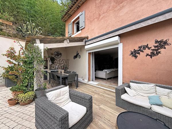 À vendre - Maison familiale avec piscine, appartement indépendant et vue dégagée - Grasse, quartier Saint-Jacques