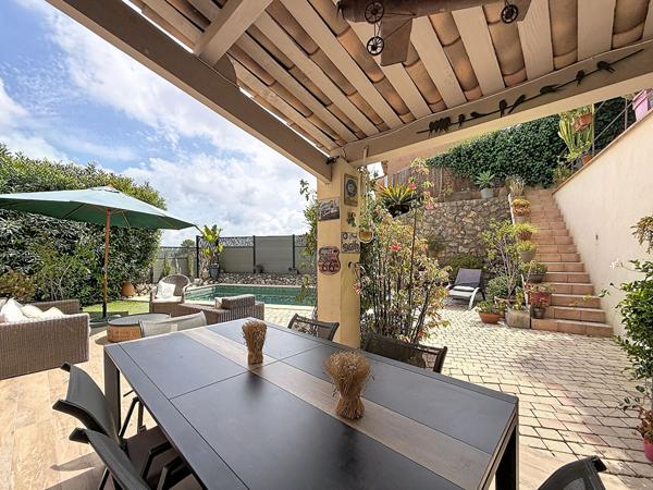 À vendre - Maison familiale avec piscine, appartement indépendant et vue dégagée - Grasse, quartier Saint-Jacques