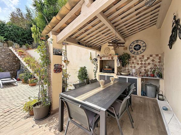 À vendre - Maison familiale avec piscine, appartement indépendant et vue dégagée - Grasse, quartier Saint-Jacques
