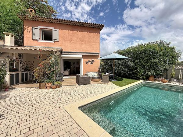 À vendre - Maison familiale avec piscine, appartement indépendant et vue dégagée - Grasse, quartier Saint-Jacques