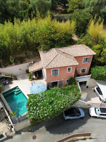 À vendre - Maison familiale avec piscine, appartement indépendant et vue dégagée - Grasse, quartier Saint-Jacques