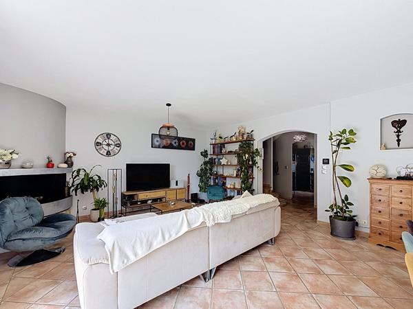 À vendre - Maison familiale avec piscine, appartement indépendant et vue dégagée - Grasse, quartier Saint-Jacques