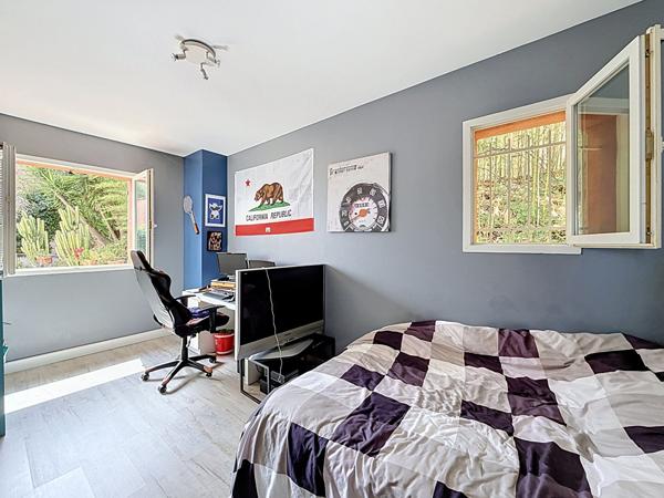 À vendre - Maison familiale avec piscine, appartement indépendant et vue dégagée - Grasse, quartier Saint-Jacques