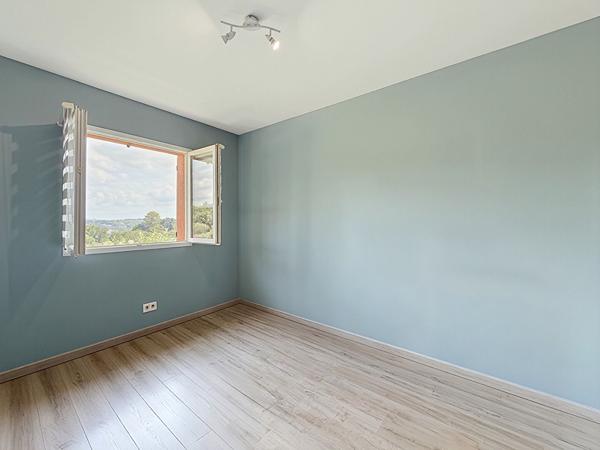 À vendre - Maison familiale avec piscine, appartement indépendant et vue dégagée - Grasse, quartier Saint-Jacques