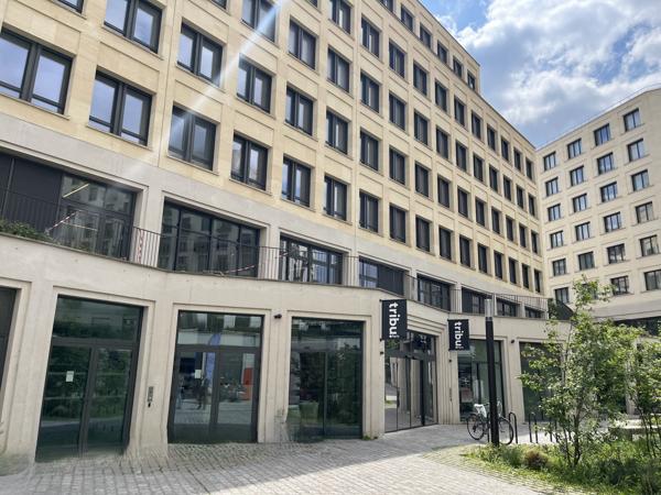 Bureaux à louer immeuble neuf Paris 19 lumineux accès RER E Rosa Parks