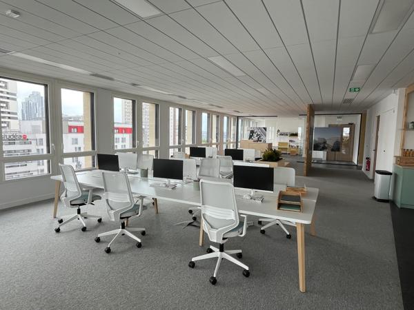 Bureaux à louer immeuble neuf Paris 19 lumineux accès RER E Rosa Parks