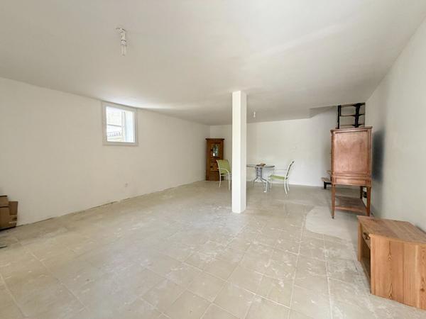 A VENDRE EN EXCLUSIVITE 84160 CADENET MAISON DE VILLAGE TYPE 3 PIECES D'ENVIRON 66M² AVEC COUR ET CAVE