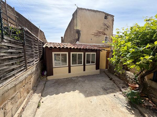 A VENDRE EN EXCLUSIVITE 84160 CADENET MAISON DE VILLAGE TYPE 3 PIECES D'ENVIRON 66M² AVEC COUR ET CAVE