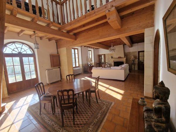 Maison 6 pièce(s) 3 chambre(s) 320 m²