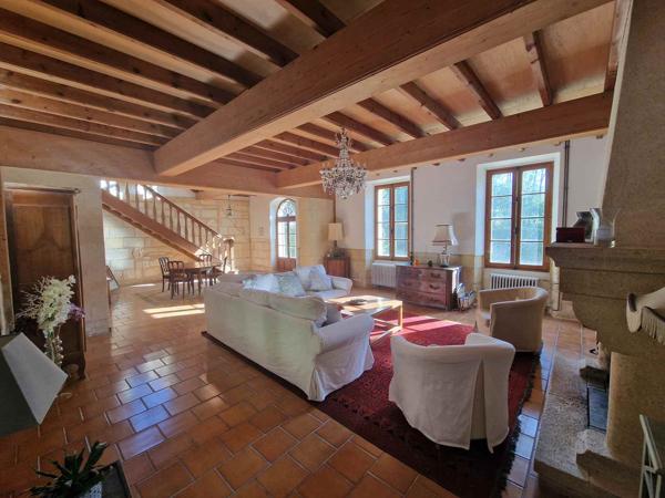 Maison 6 pièce(s) 3 chambre(s) 320 m²