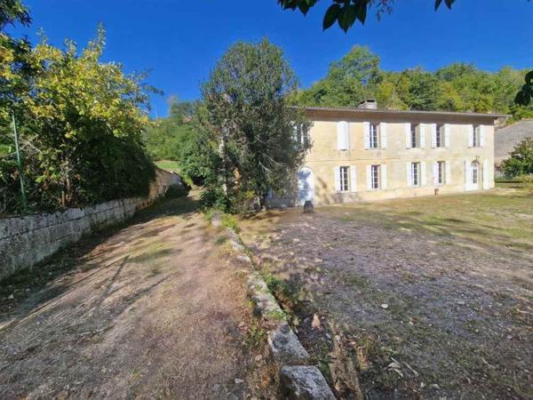 Maison 6 pièce(s) 3 chambre(s) 320 m²