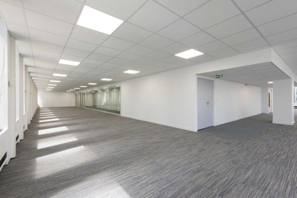 Bureaux à louer à Puteaux La Défense dans immeuble rénové et sécurisé
