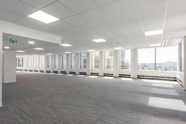 Bureaux à louer à Puteaux La Défense dans immeuble rénové et sécurisé
