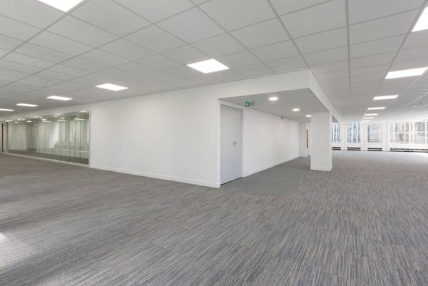 Bureaux à louer à Puteaux La Défense dans immeuble rénové et sécurisé