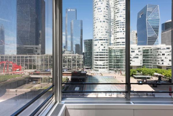 Bureaux à louer à Puteaux La Défense dans immeuble rénové et sécurisé