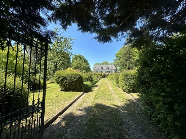 Maison
         12 pièces
        - 300 m² Bien prestige 640 000 € *
