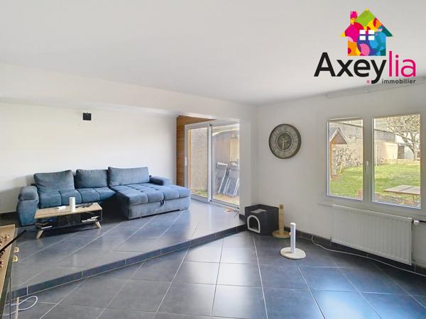 Melay (71340) A VENDRE-MELAY- MAISON SUR TERRAIN CLOS AVEC PISCINE ET HANGAR.