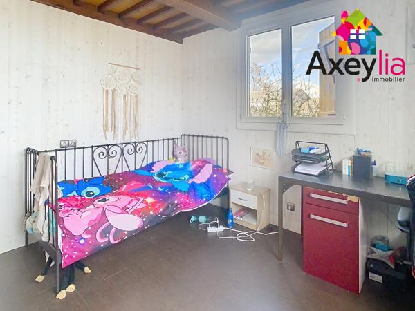 Melay (71340) A VENDRE-MELAY- MAISON SUR TERRAIN CLOS AVEC PISCINE ET HANGAR.