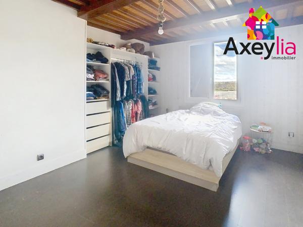 Melay (71340) A VENDRE-MELAY- MAISON SUR TERRAIN CLOS AVEC PISCINE ET HANGAR.