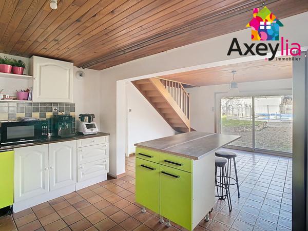 Melay (71340) A VENDRE-MELAY- MAISON SUR TERRAIN CLOS AVEC PISCINE ET HANGAR.