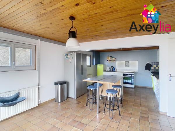 Melay (71340) A VENDRE-MELAY- MAISON SUR TERRAIN CLOS AVEC PISCINE ET HANGAR.