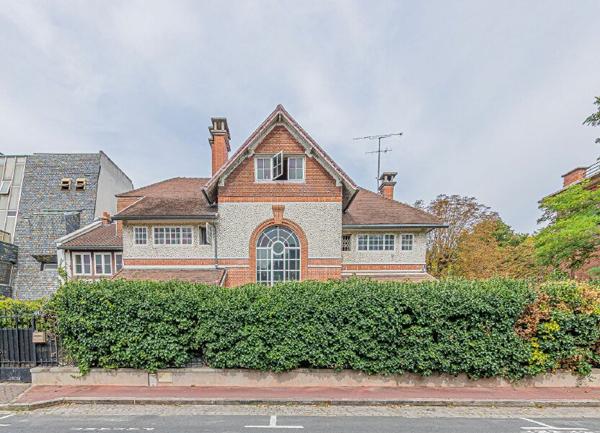 Maison à vendre    7 pièces • 360 m2 Saint-Maurice