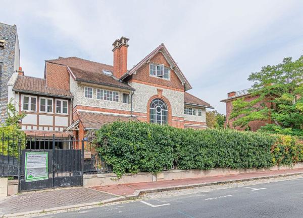 Maison à vendre    7 pièces • 360 m2 Saint-Maurice