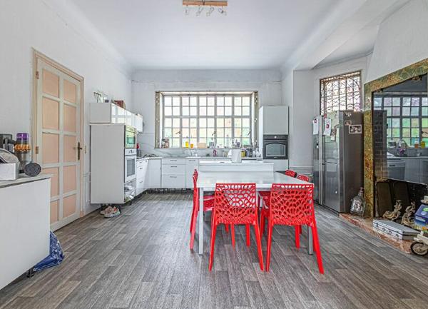 Maison à vendre    7 pièces • 360 m2 Saint-Maurice