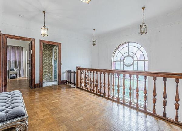 Maison à vendre    7 pièces • 360 m2 Saint-Maurice